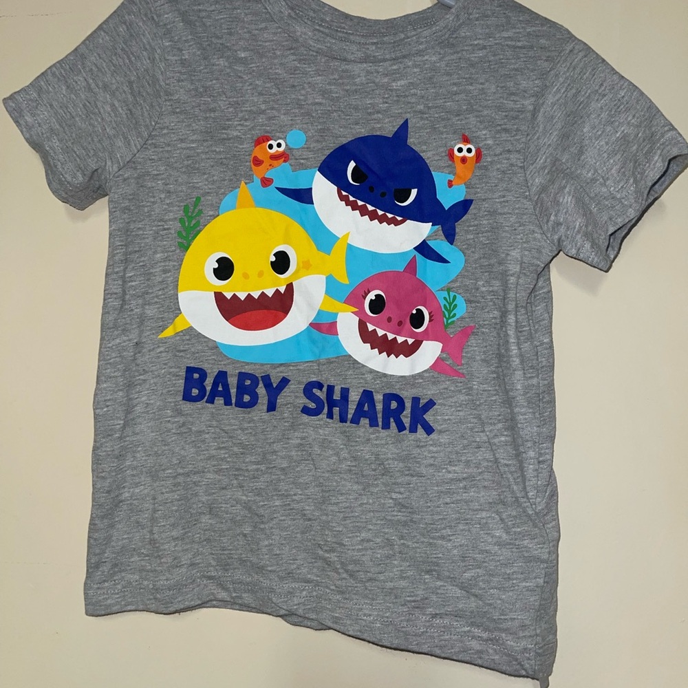 Baby Shark Boys T-Shirt Gray Size 4